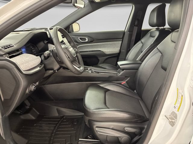 Used 2024 Jeep Compass Latitude AWD/4WD image 12