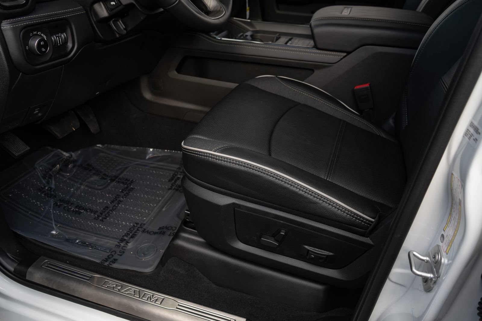 New 2026 RAM 2500 Limited AWD/4WD image 30