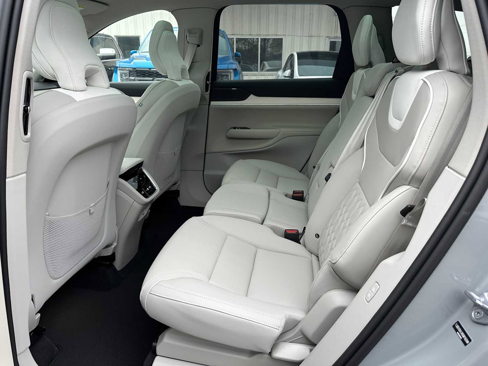 New 2025 Volvo EX90 Ultra image 15