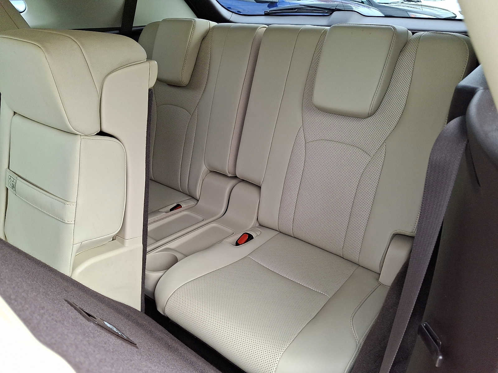 Used 2020 Lexus RX 350L Premium w/ Premium Package image 9