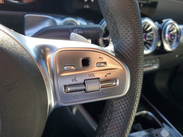 Used 2023 Mercedes-Benz GLB 250 image 22
