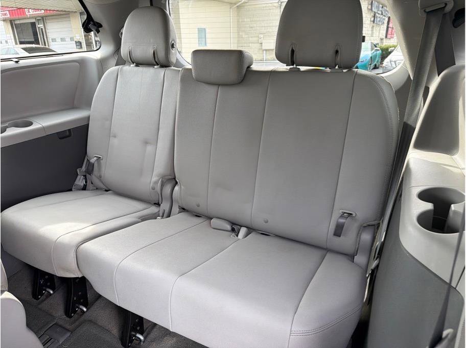 Used 2015 Toyota Sienna XLE Premium image 14