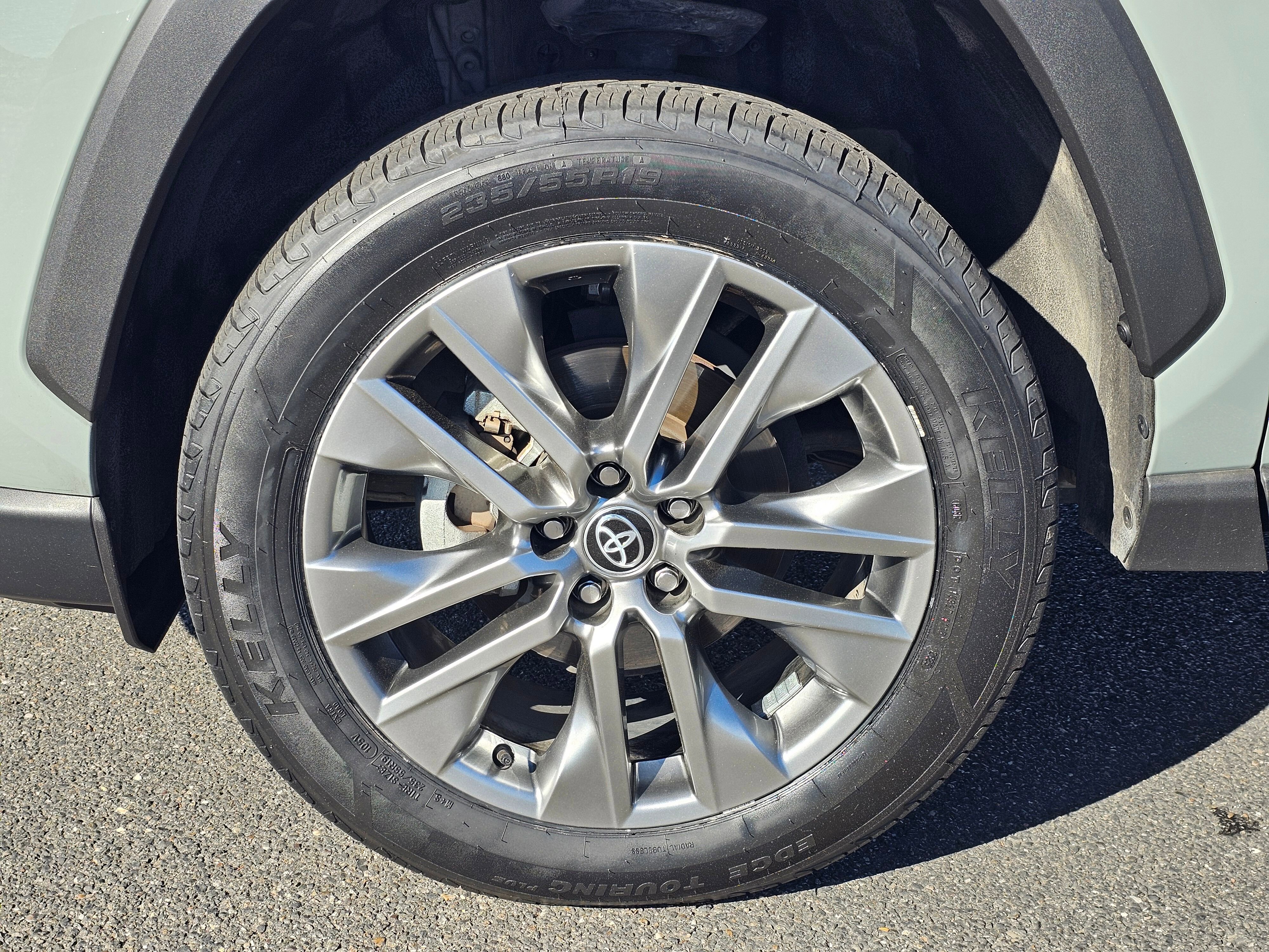 Used 2023 Toyota RAV4 XLE Premium image 8