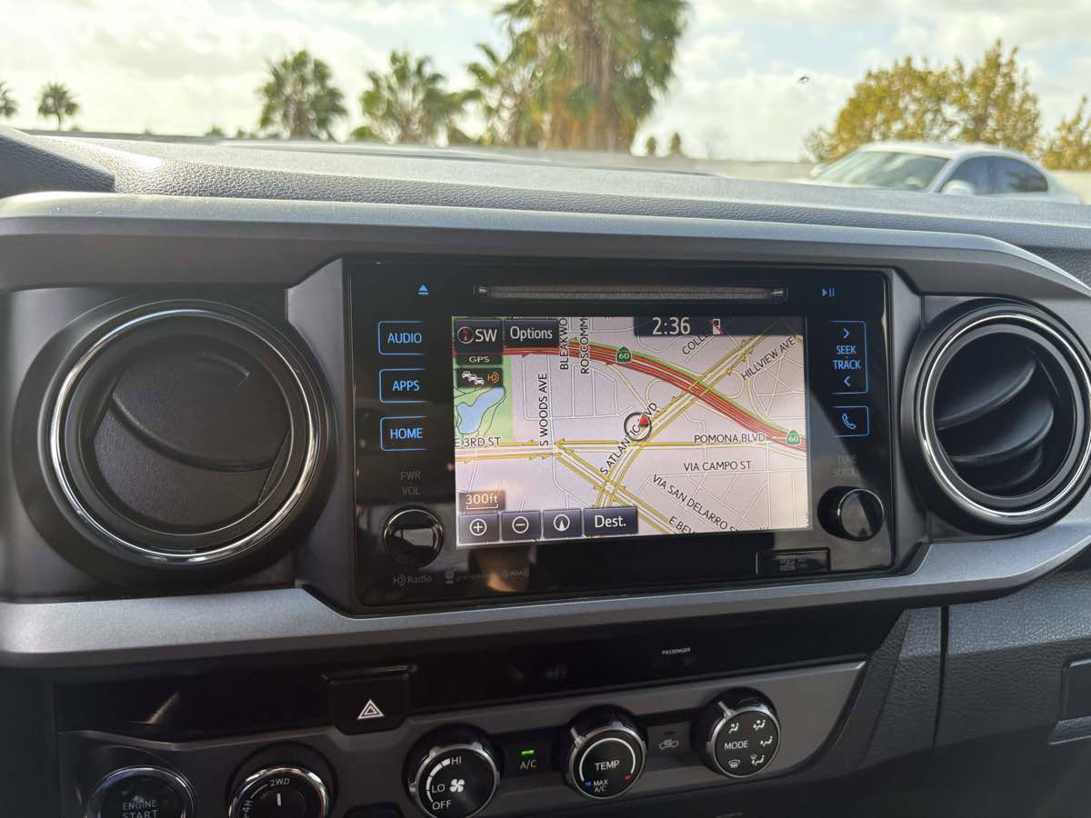 Used 2017 Toyota Tacoma TRD Sport image 29