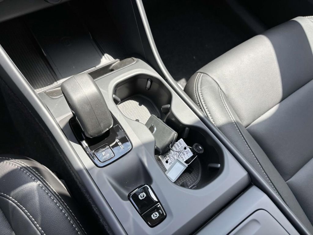 New 2026 Volvo XC40 B5 Core w/ Protection Package Premier image 23