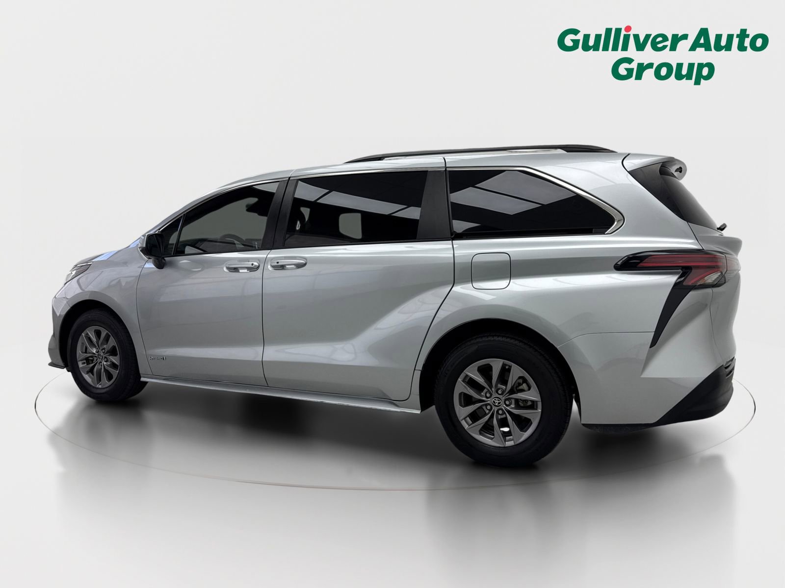Used 2021 Toyota Sienna LE FWD image 4