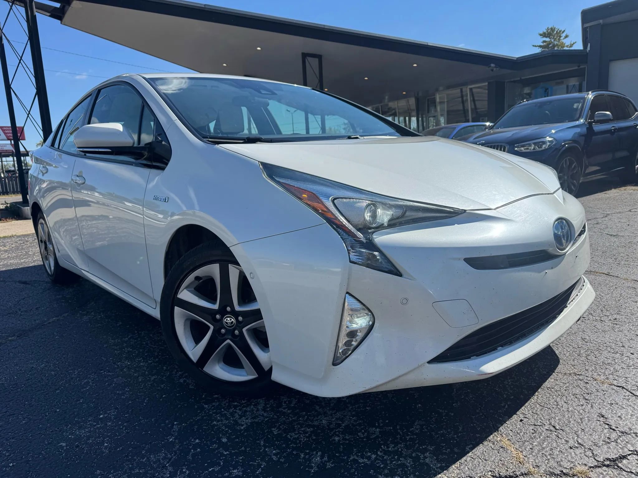Used 2018 Toyota Prius Three Touring image 3