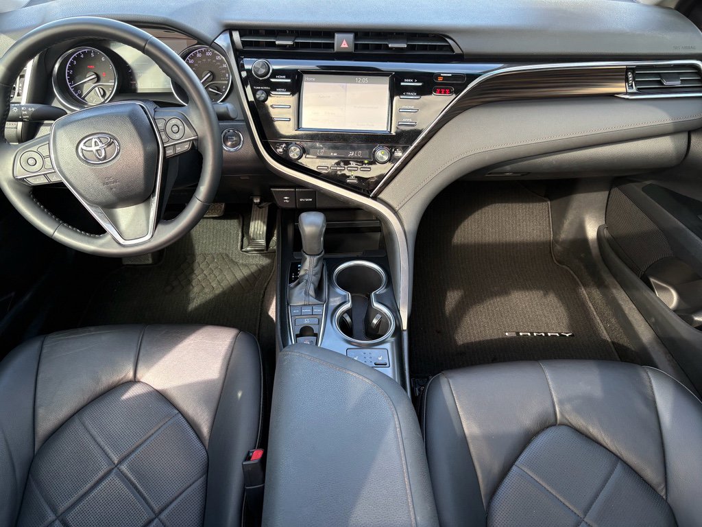 Used 2018 Toyota Camry XLE image 2
