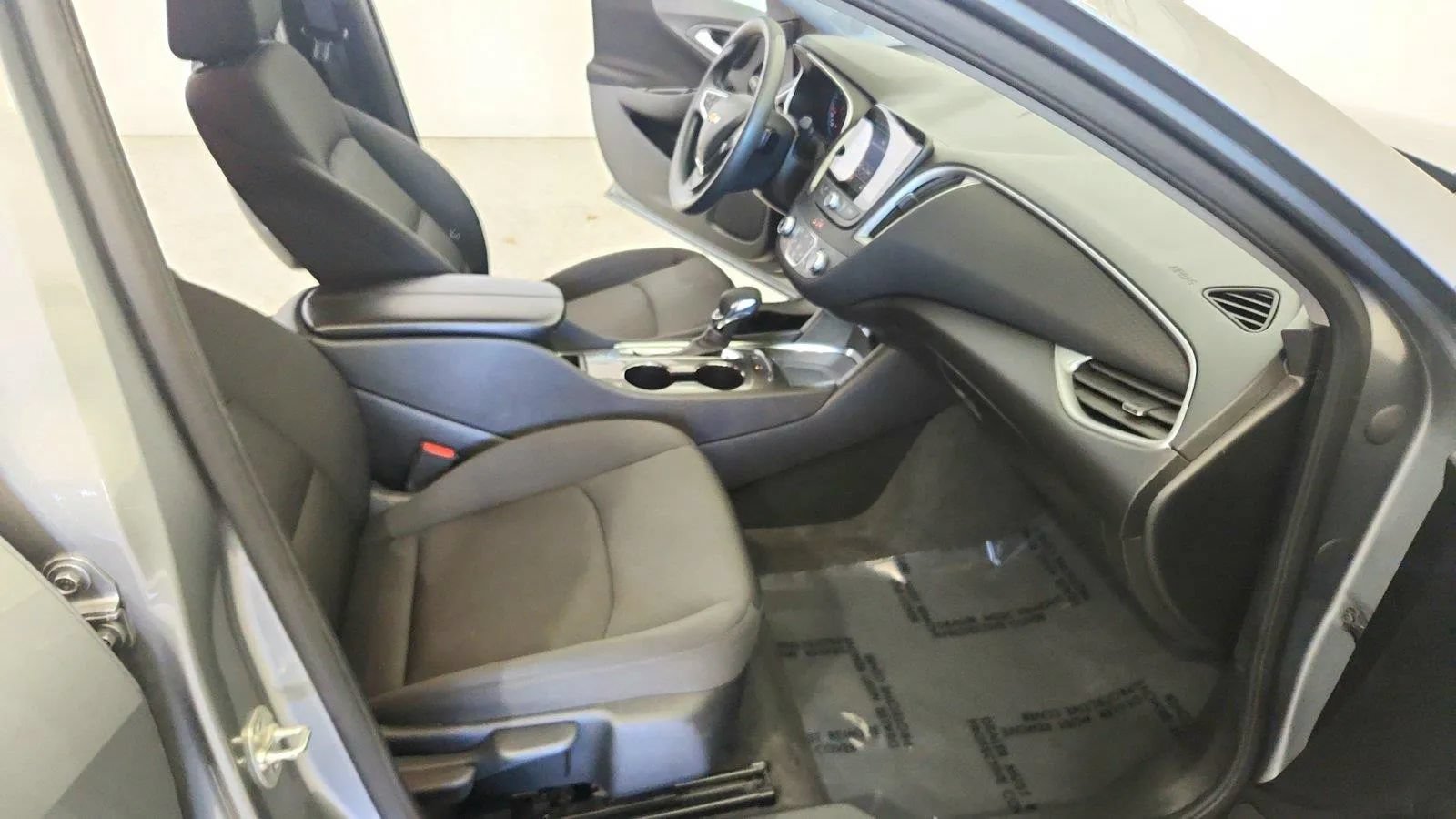 Used 2025 Chevrolet Malibu LT FWD image 29