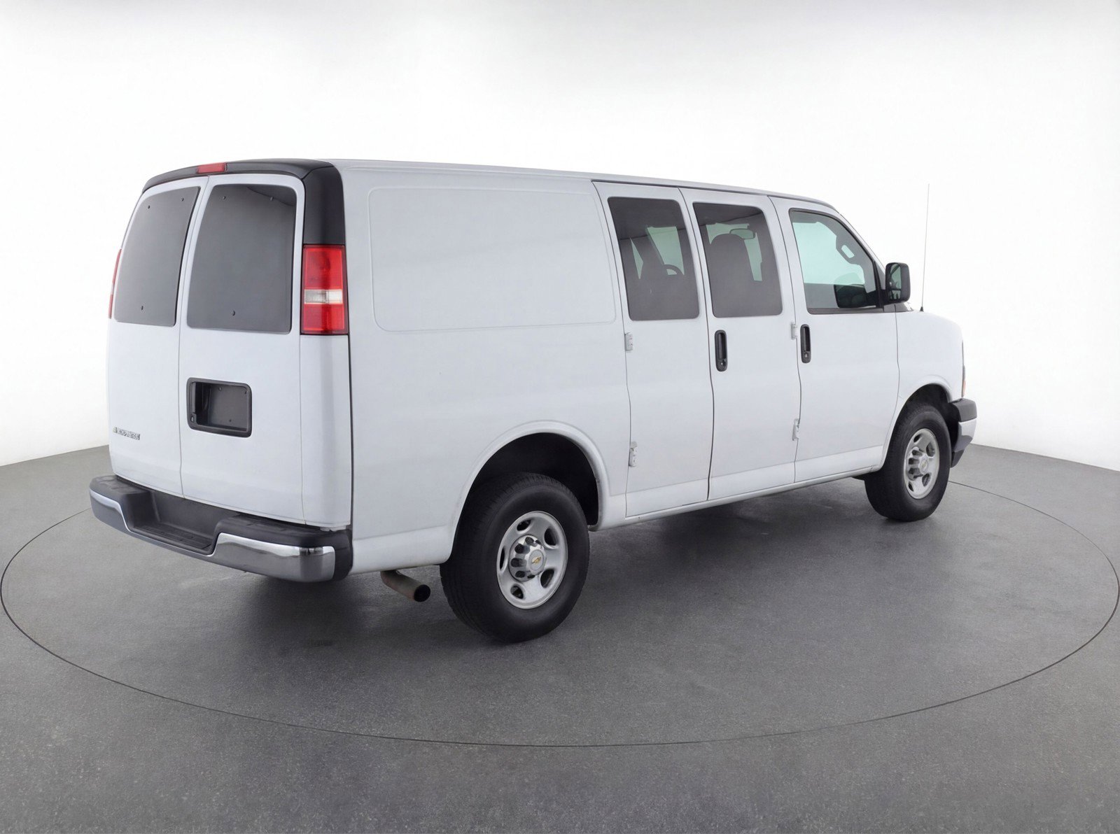 Used 2025 Chevrolet Express 3500 LT w/ LT Preferred Equipment Group RWD image 9