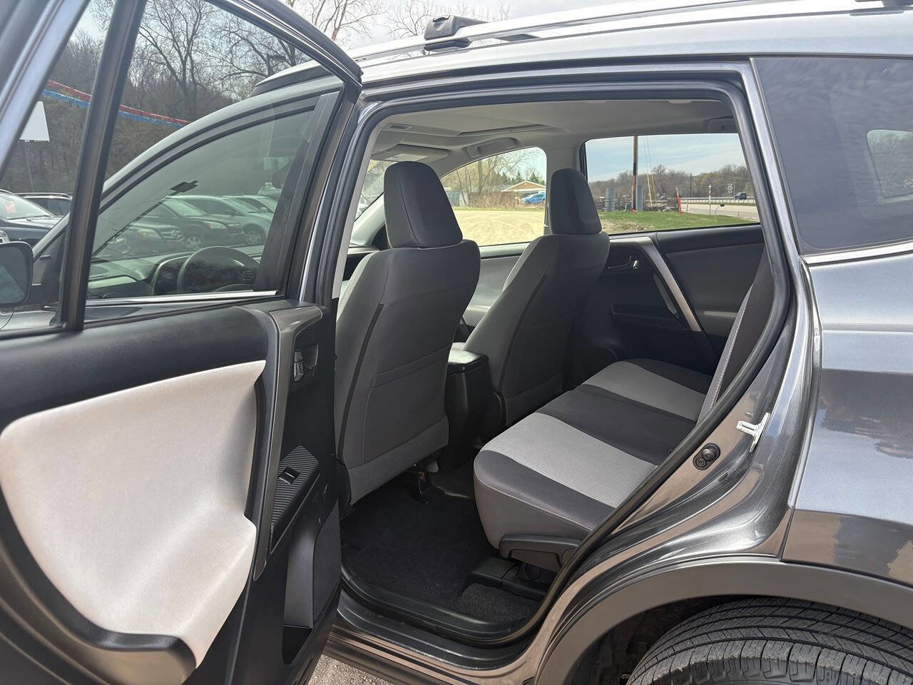 Used 2015 Toyota RAV4 XLE AWD/4WD image 13