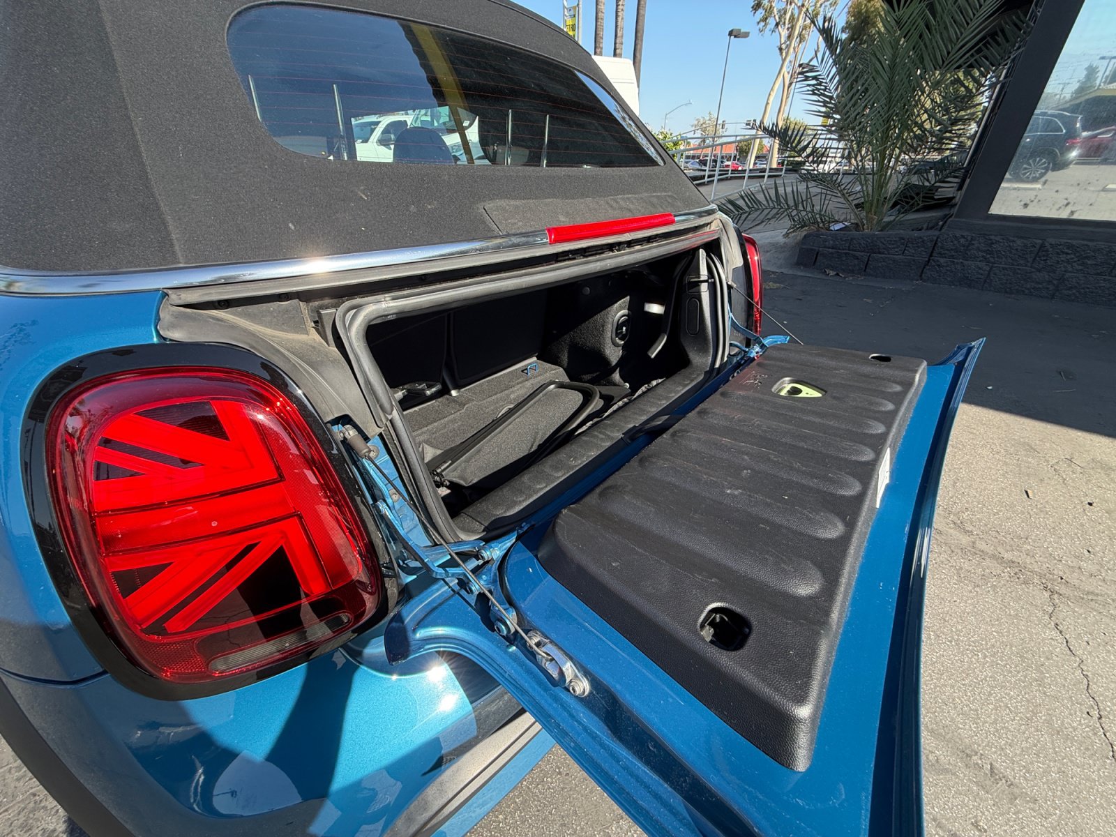 Used 2023 MINI Cooper S w/ Signature Upholstery Package FWD image 18