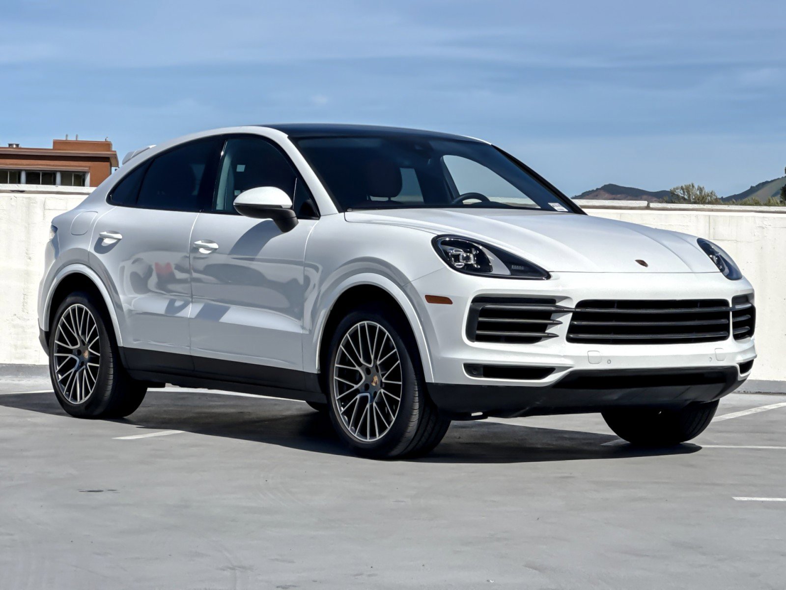 Used 2022 Porsche Cayenne Platinum Edition image 10