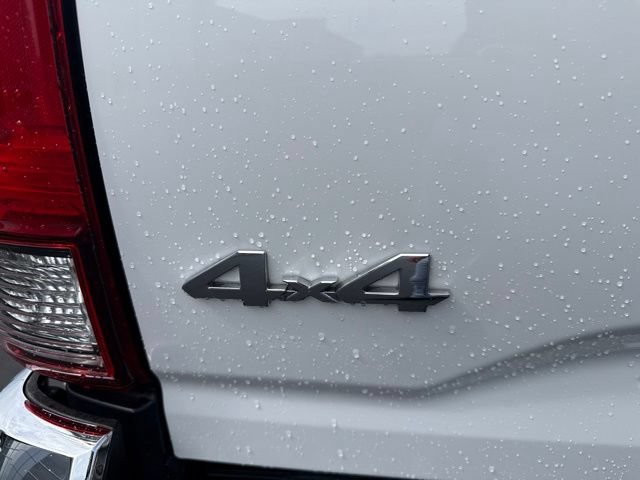Certified 2020 Toyota Tacoma SR5 AWD/4WD image 11