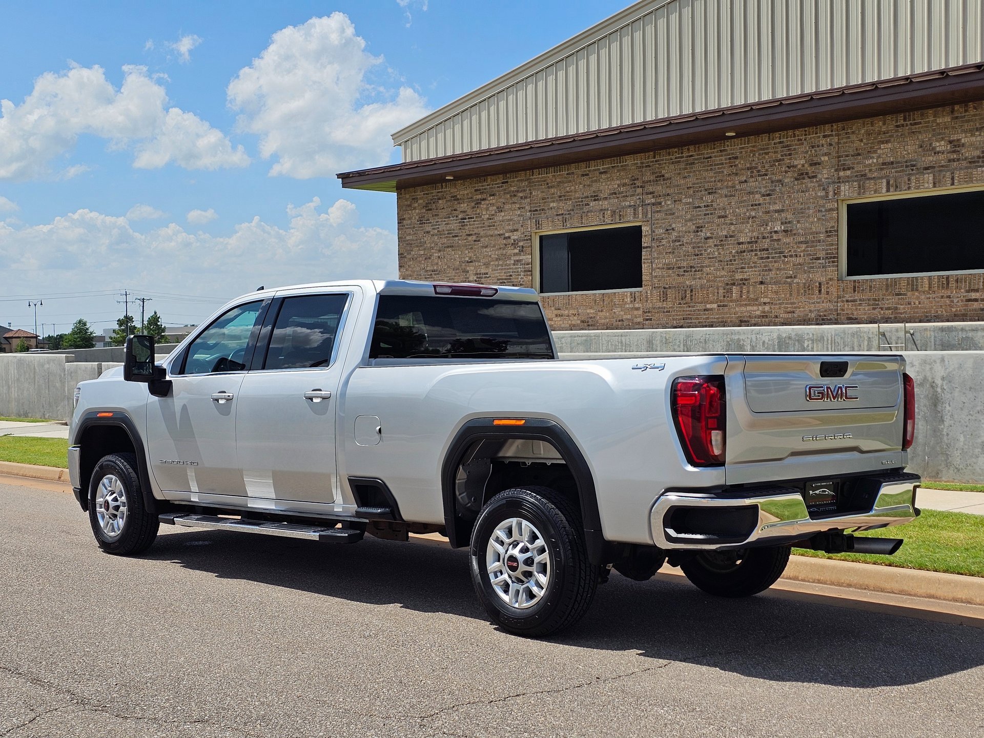 Used 2023 GMC Sierra 2500 SLE image 19