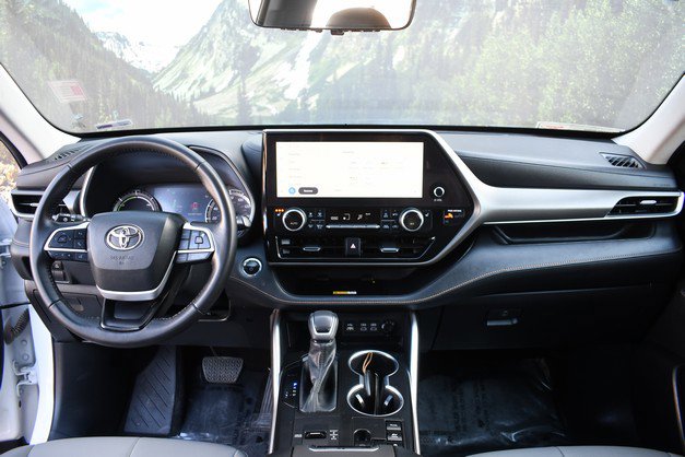 Certified 2023 Toyota Highlander Bronze Edition image 18