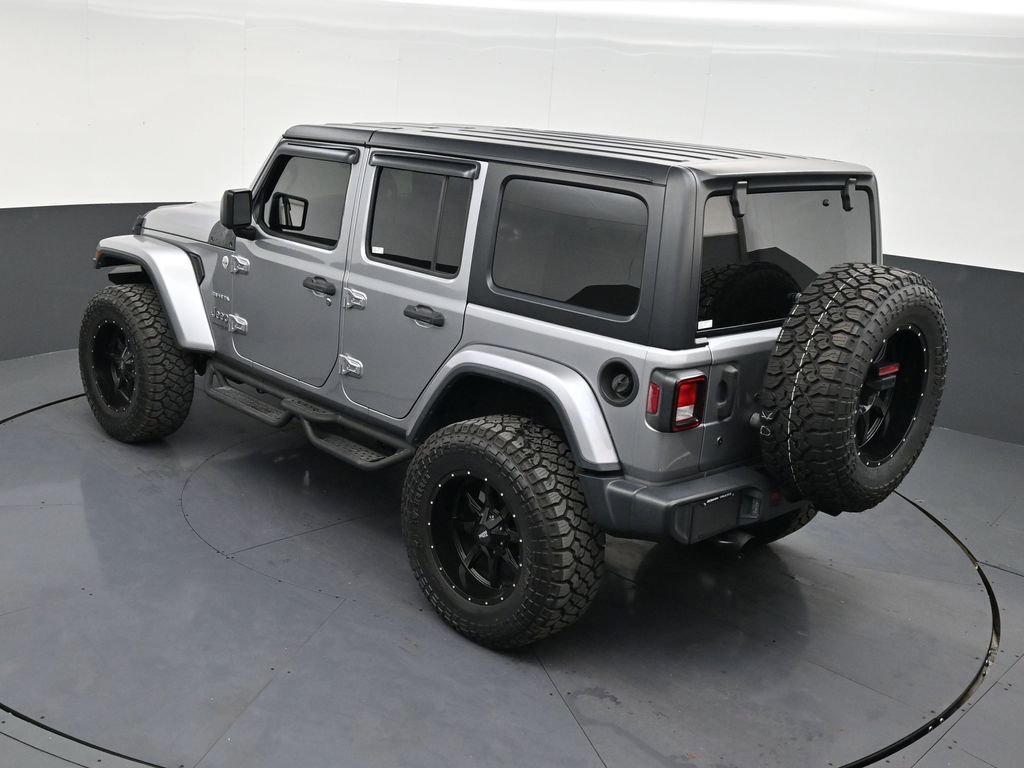 Used 2018 Jeep Wrangler Unlimited Sahara w/ Cold Weather Group image 14