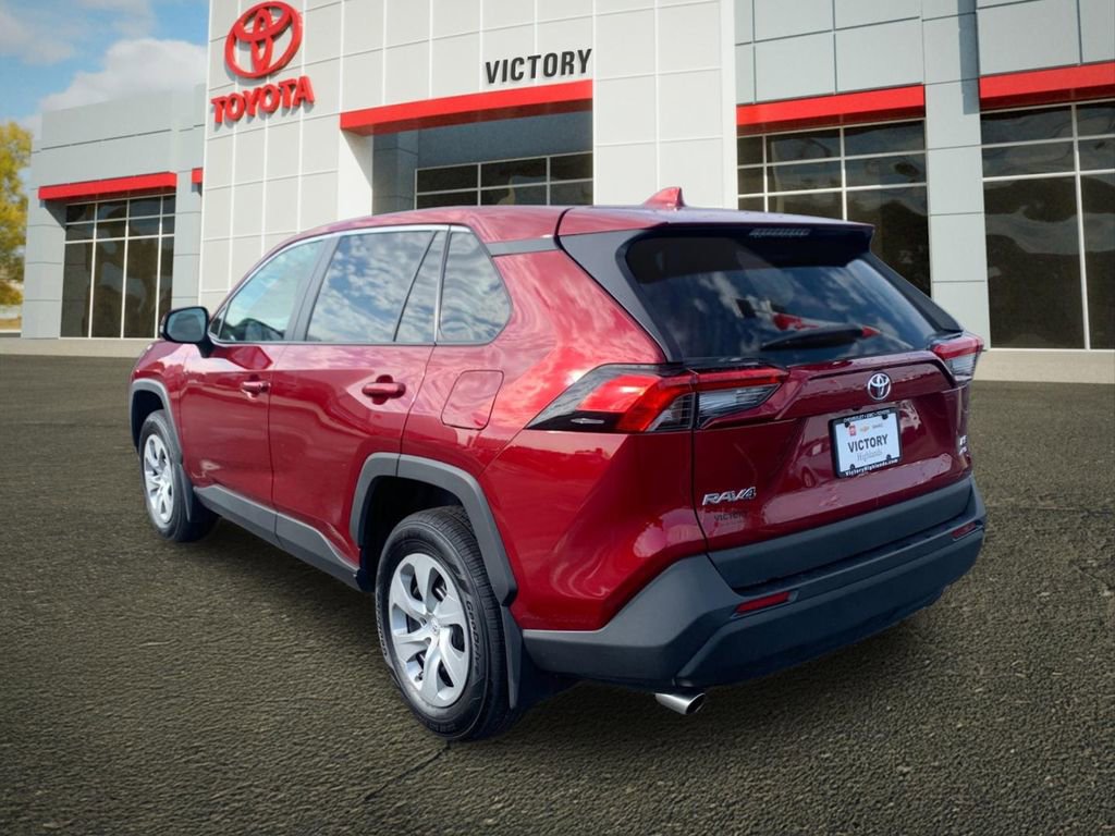 Used 2023 Toyota RAV4 LE AWD/4WD image 5