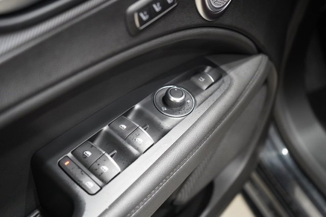 Used 2024 Alfa Romeo Stelvio Veloce image 18