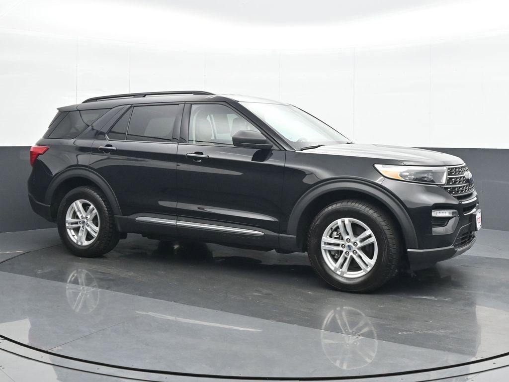 Used 2022 Ford Explorer XLT w/ Equipment Group 202A image 8