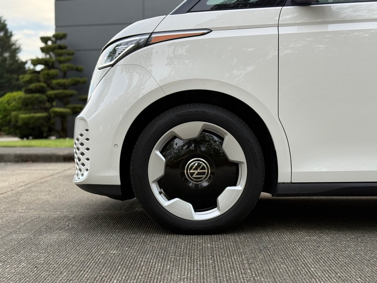 Used 2025 Volkswagen ID. Buzz Pro S RWD image 10