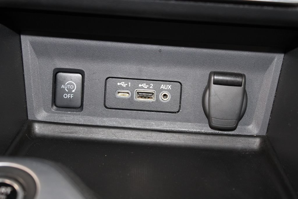 Used 2025 Nissan Sentra SR FWD image 39