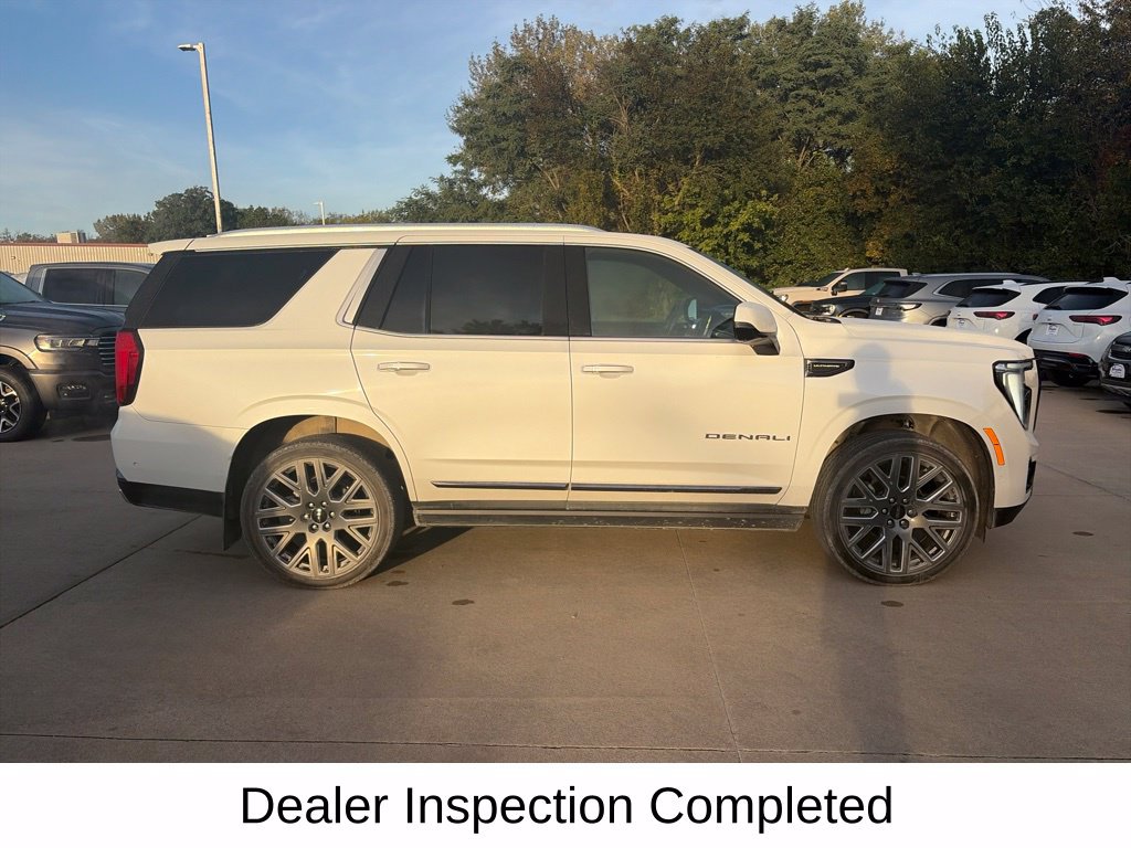 Used 2025 GMC Yukon Denali Ultimate AWD/4WD image 6
