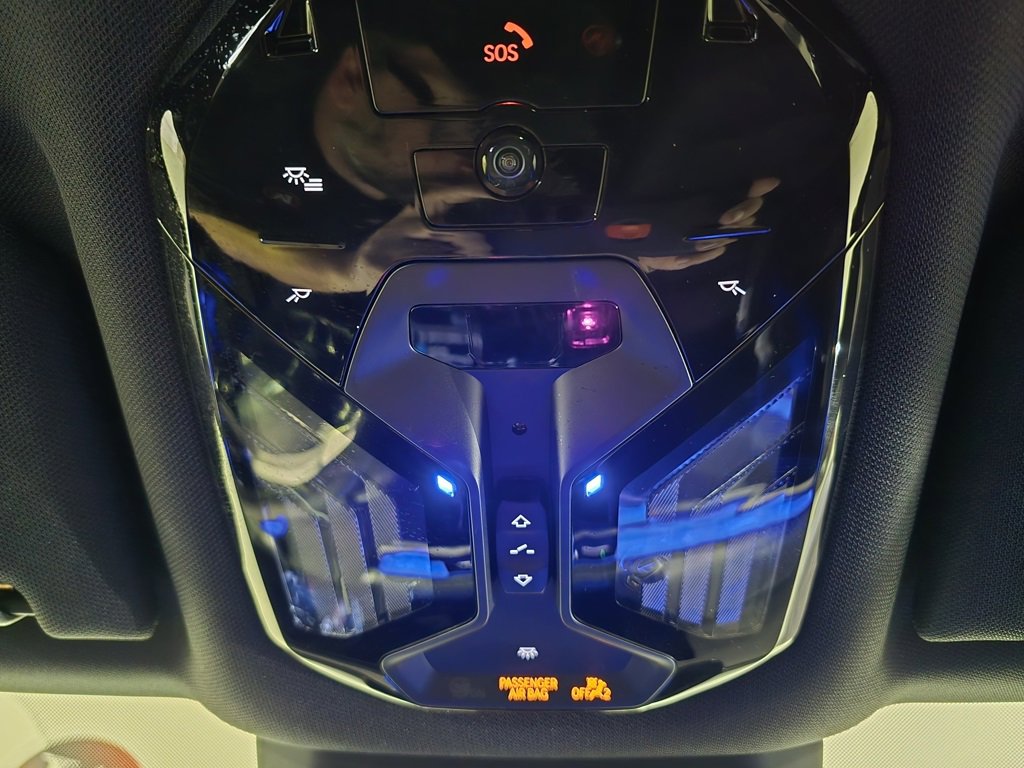 Used 2024 BMW 760i xDrive w/ Executive Package image 27