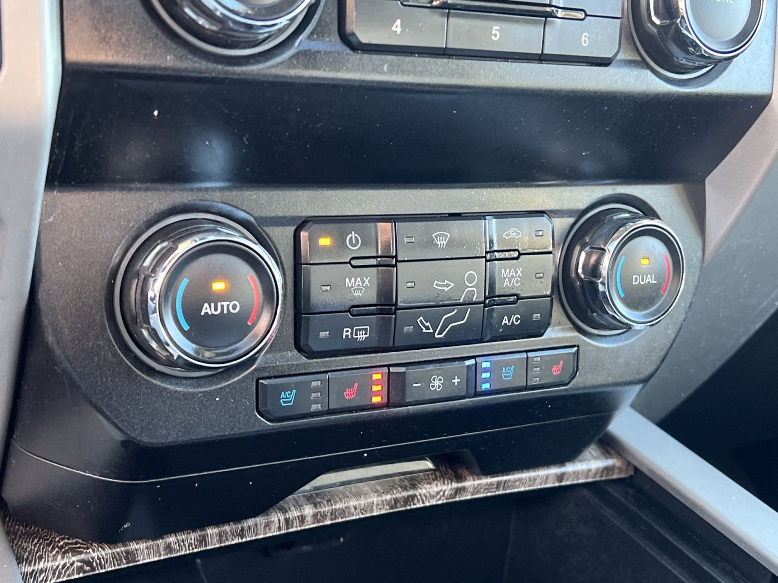 Used 2019 Ford F250 Lariat w/ Chrome Package image 21