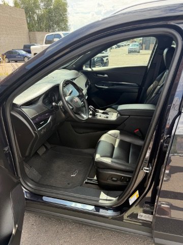 Used 2023 Cadillac XT4 Luxury w/ Cold Weather Package image 10