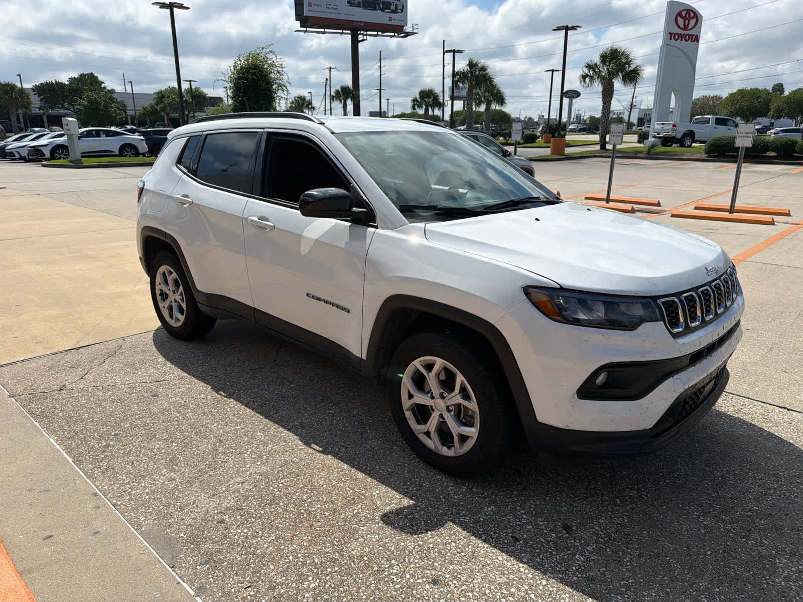 Used 2024 Jeep Compass Latitude AWD/4WD image 8