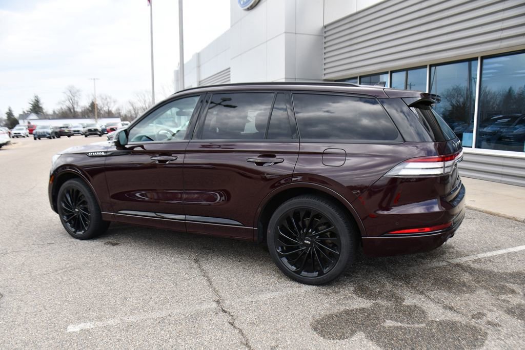Used 2023 Lincoln Aviator Reserve w/ Jet Appearance Package AWD/4WD image 3