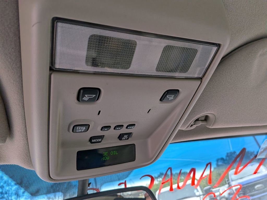 Used 2005 Lincoln Town Car Signature image 18