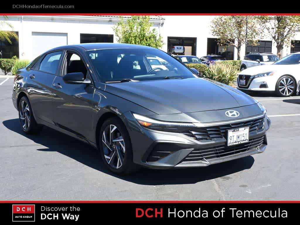 Used 2025 Hyundai Elantra Sport FWD image 3