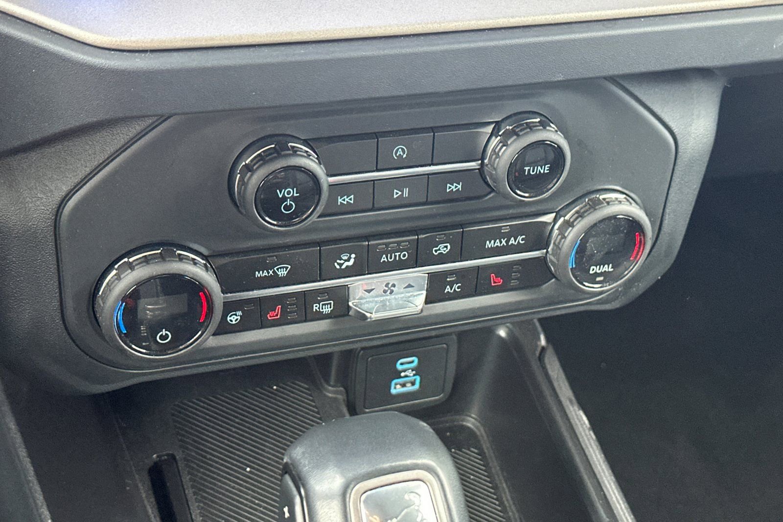 Used 2025 Ford Bronco Outer Banks image 21