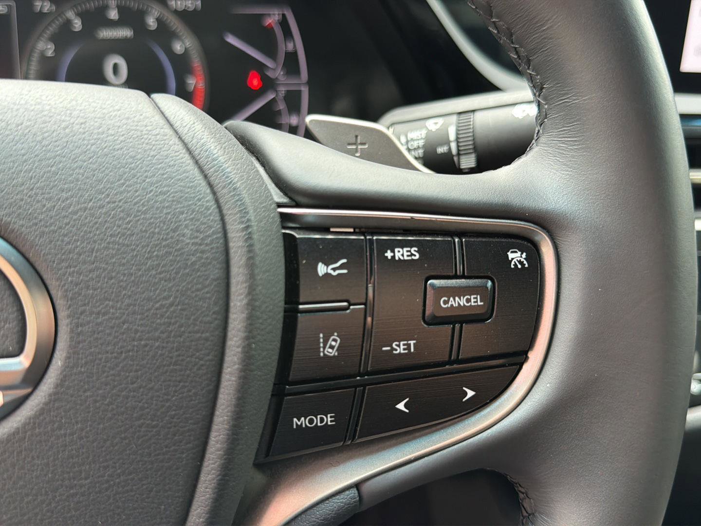 Used 2023 Lexus ES 350 w/ Accessory Package (Z2) image 26