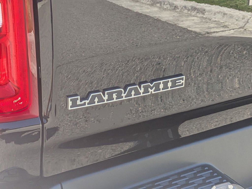 New 2026 RAM 1500 Laramie AWD/4WD image 12
