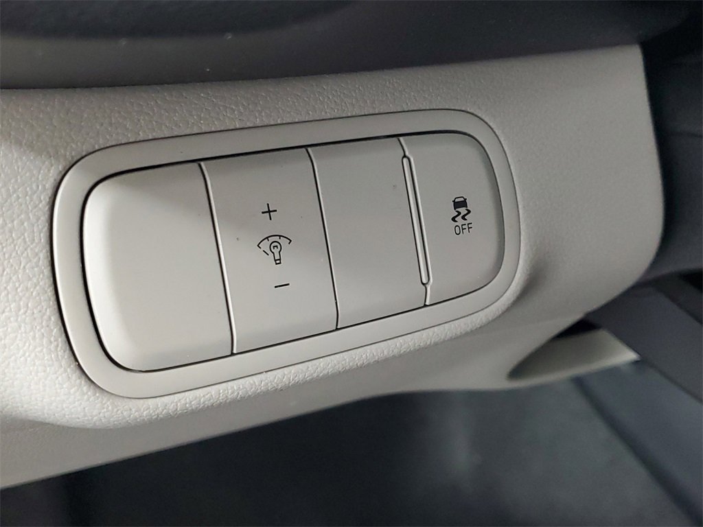 Used 2024 Hyundai Venue SEL image 13