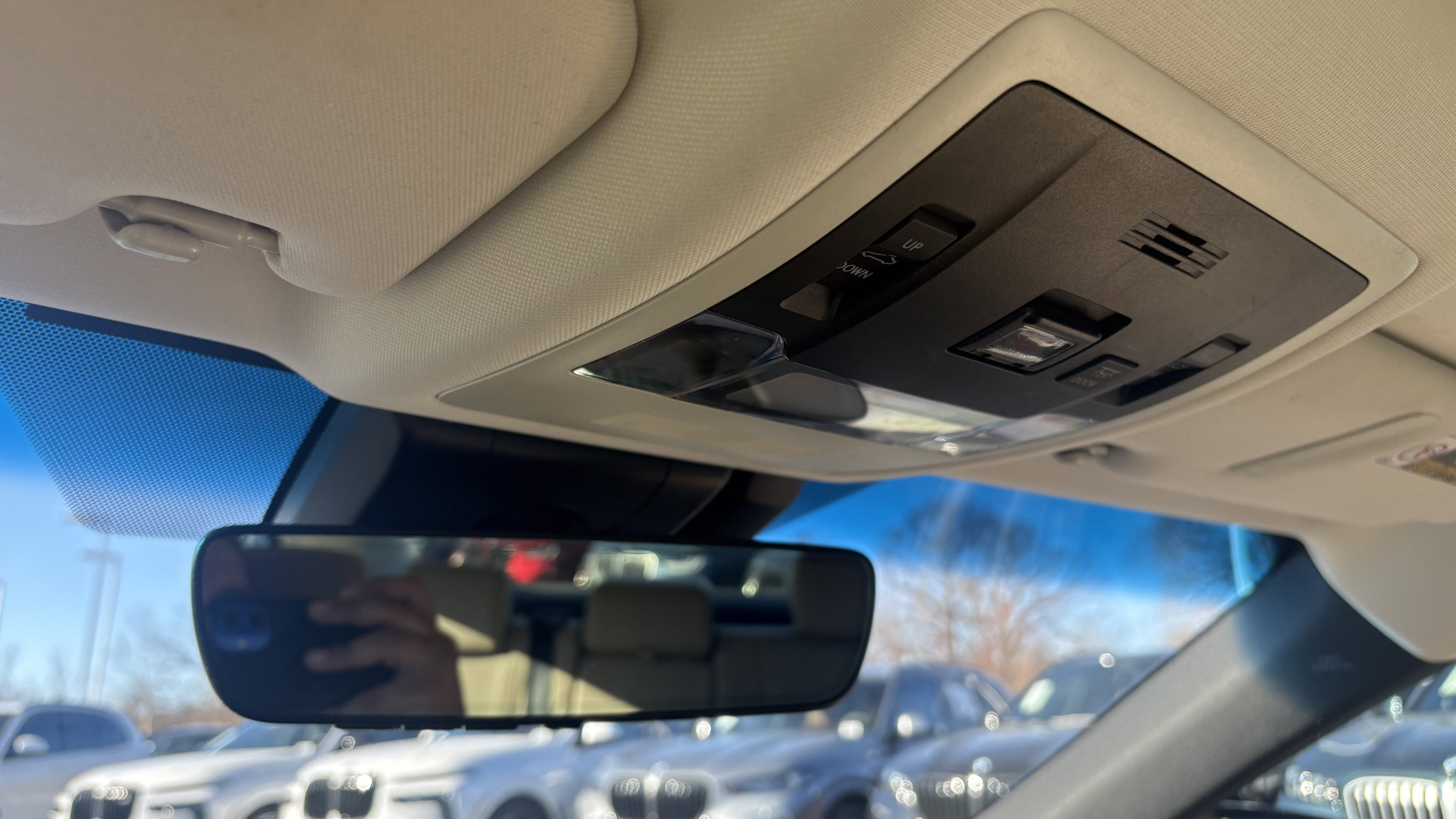 Used 2019 Lexus ES 300h w/ Luxury Package image 28