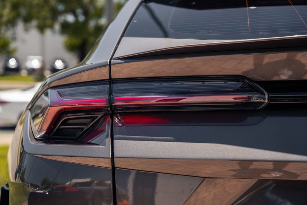 Used 2023 Lamborghini Urus S AWD/4WD image 11