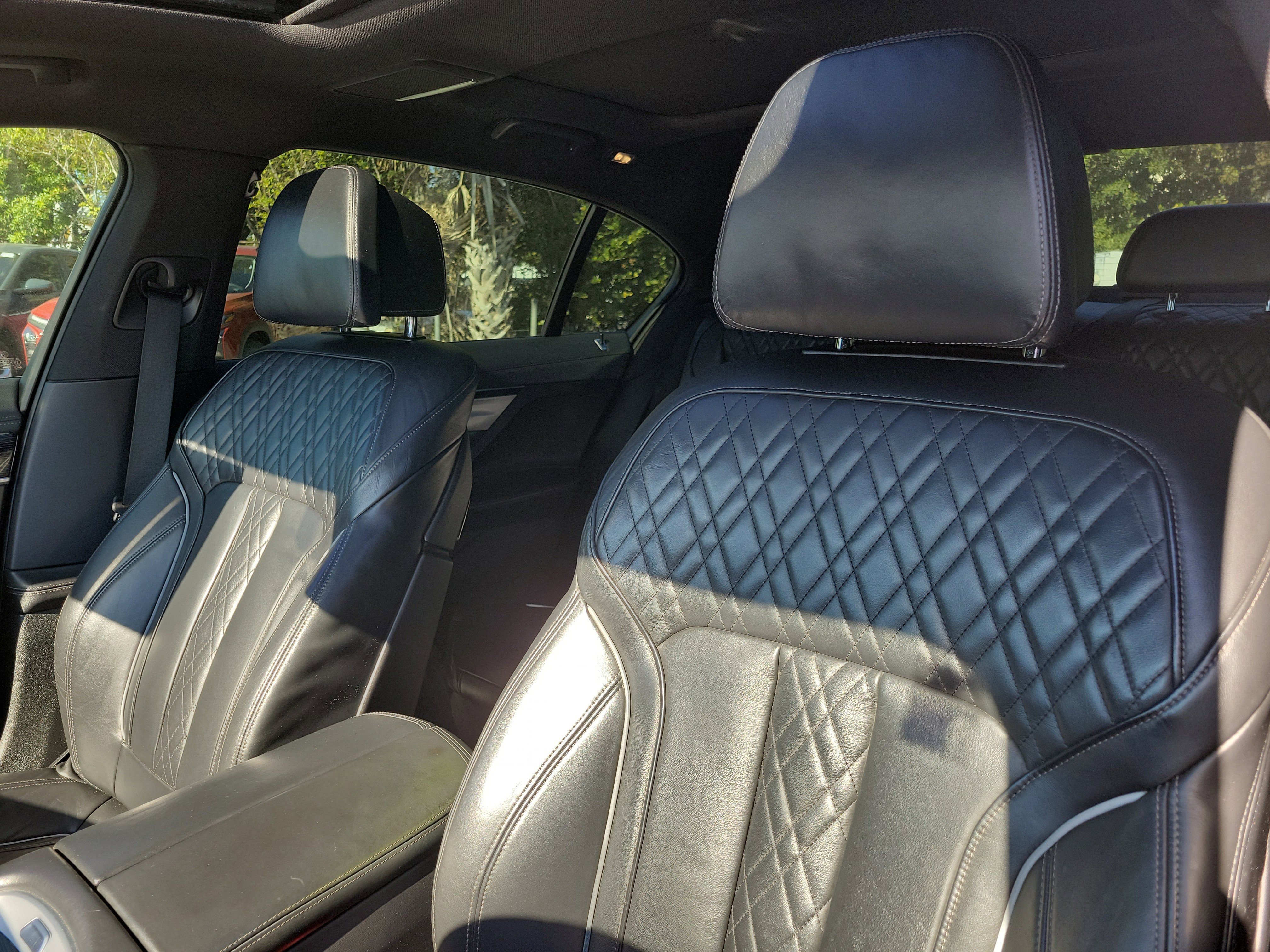 Used 2021 BMW 750i xDrive w/ M Sport Package image 30