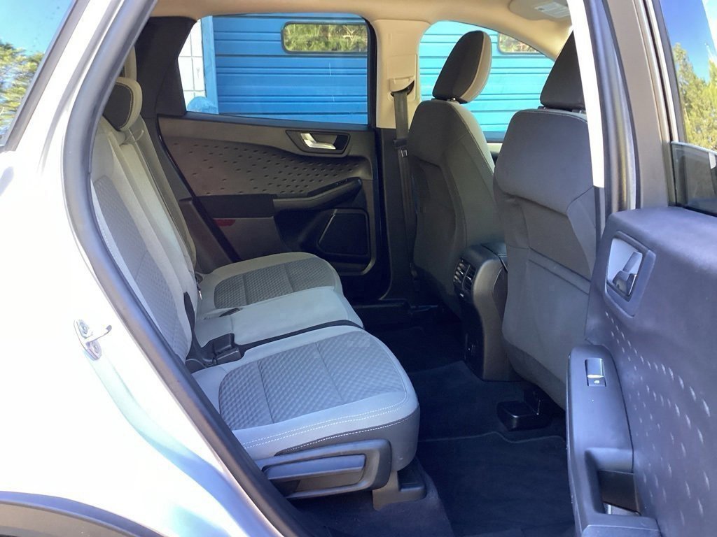 Used 2020 Ford Escape SE image 32