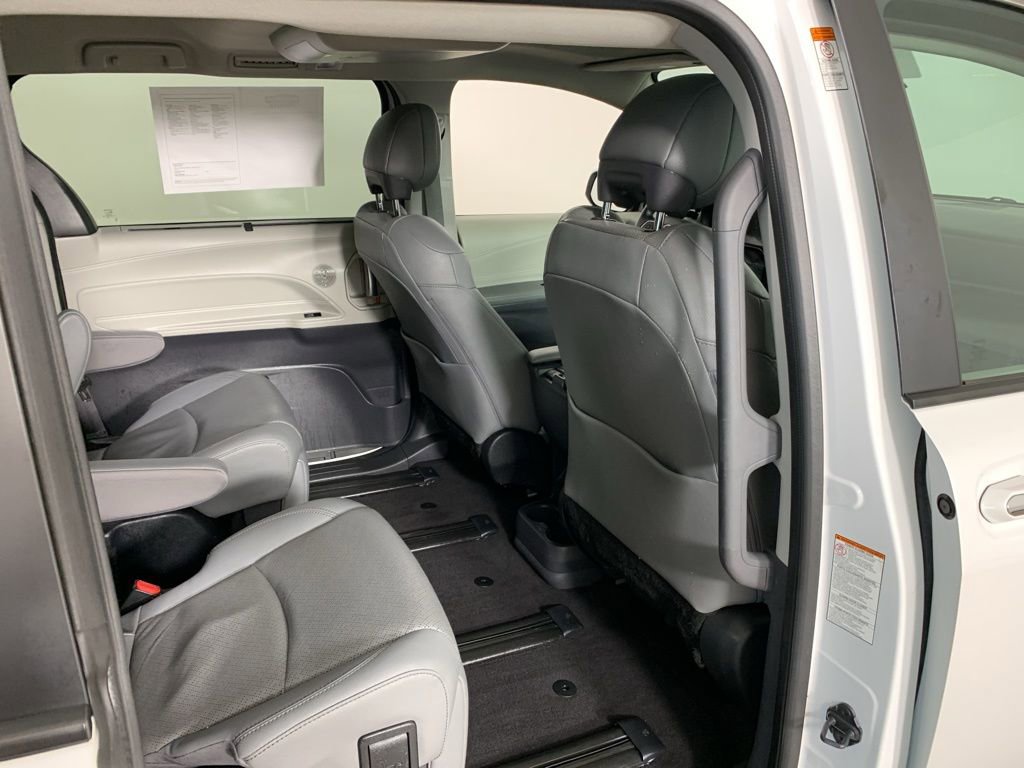Used 2023 Toyota Sienna Limited FWD image 39