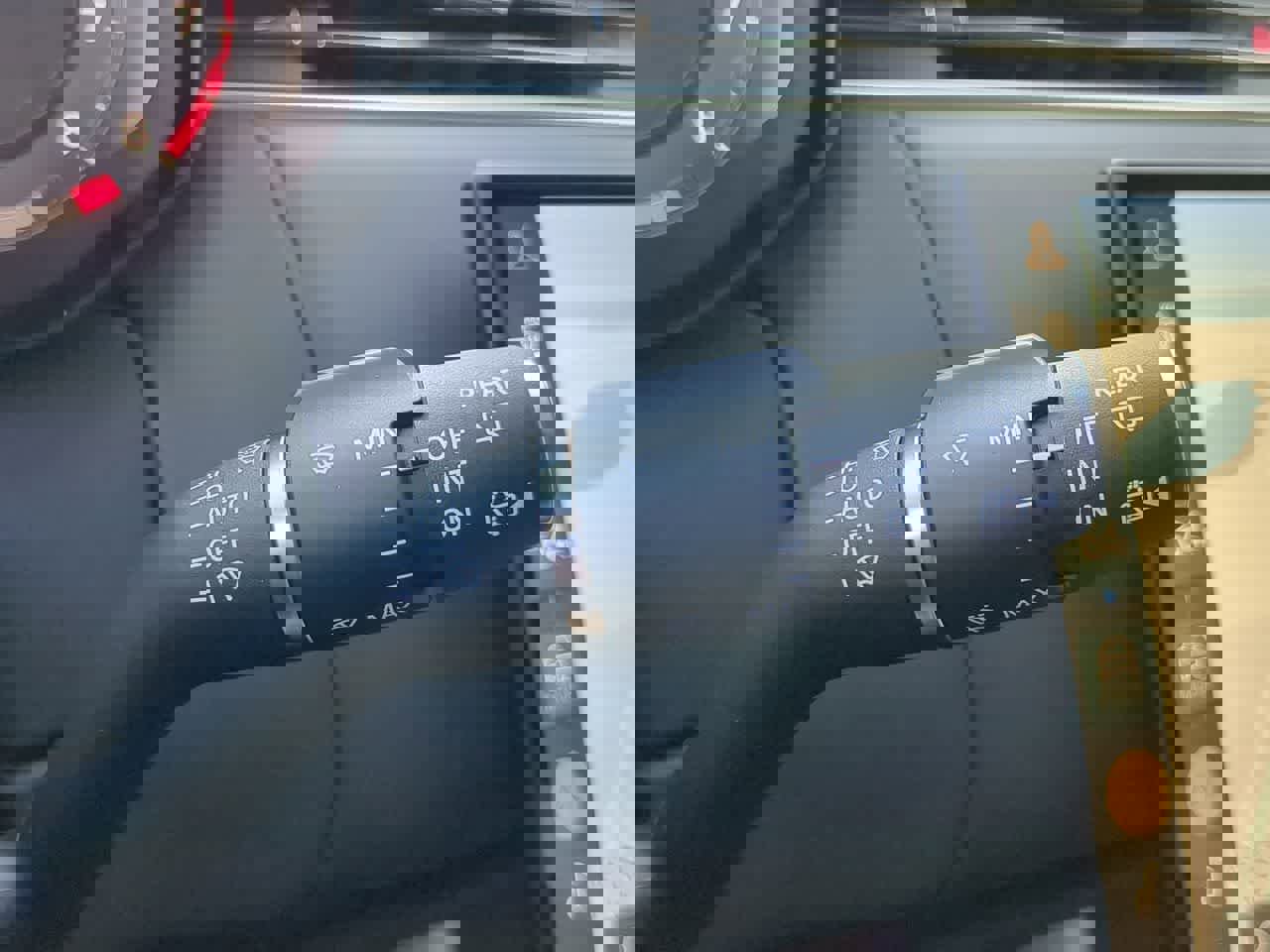 Used 2025 Land Rover Range Rover SE image 28