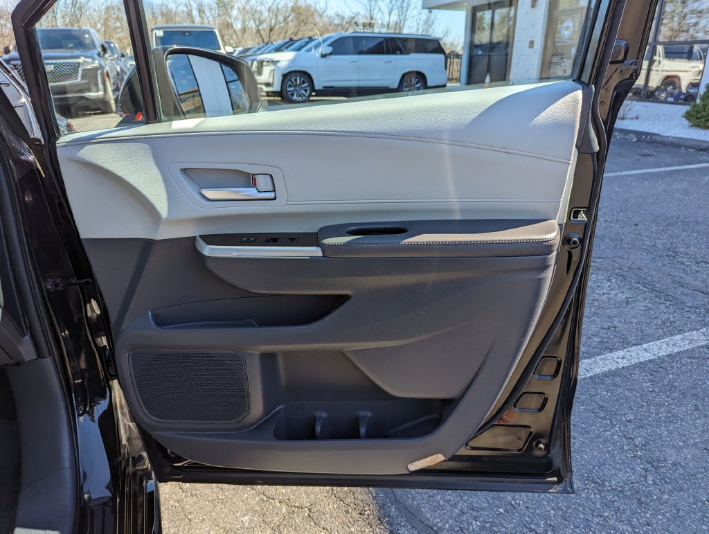 Used 2021 Toyota Sienna XLE AWD/4WD image 28