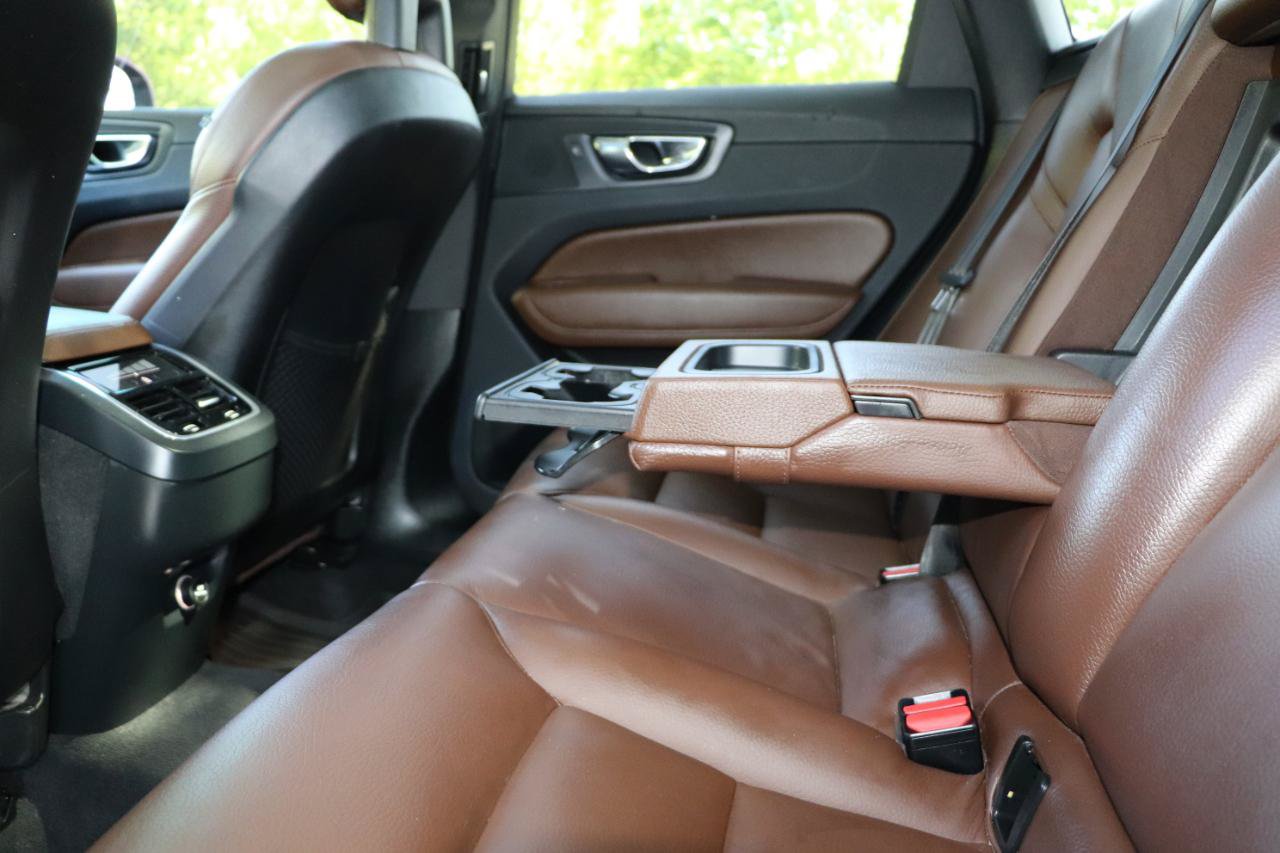 Used 2018 Volvo XC60 T5 Inscription w/ Convenience Package AWD/4WD image 33