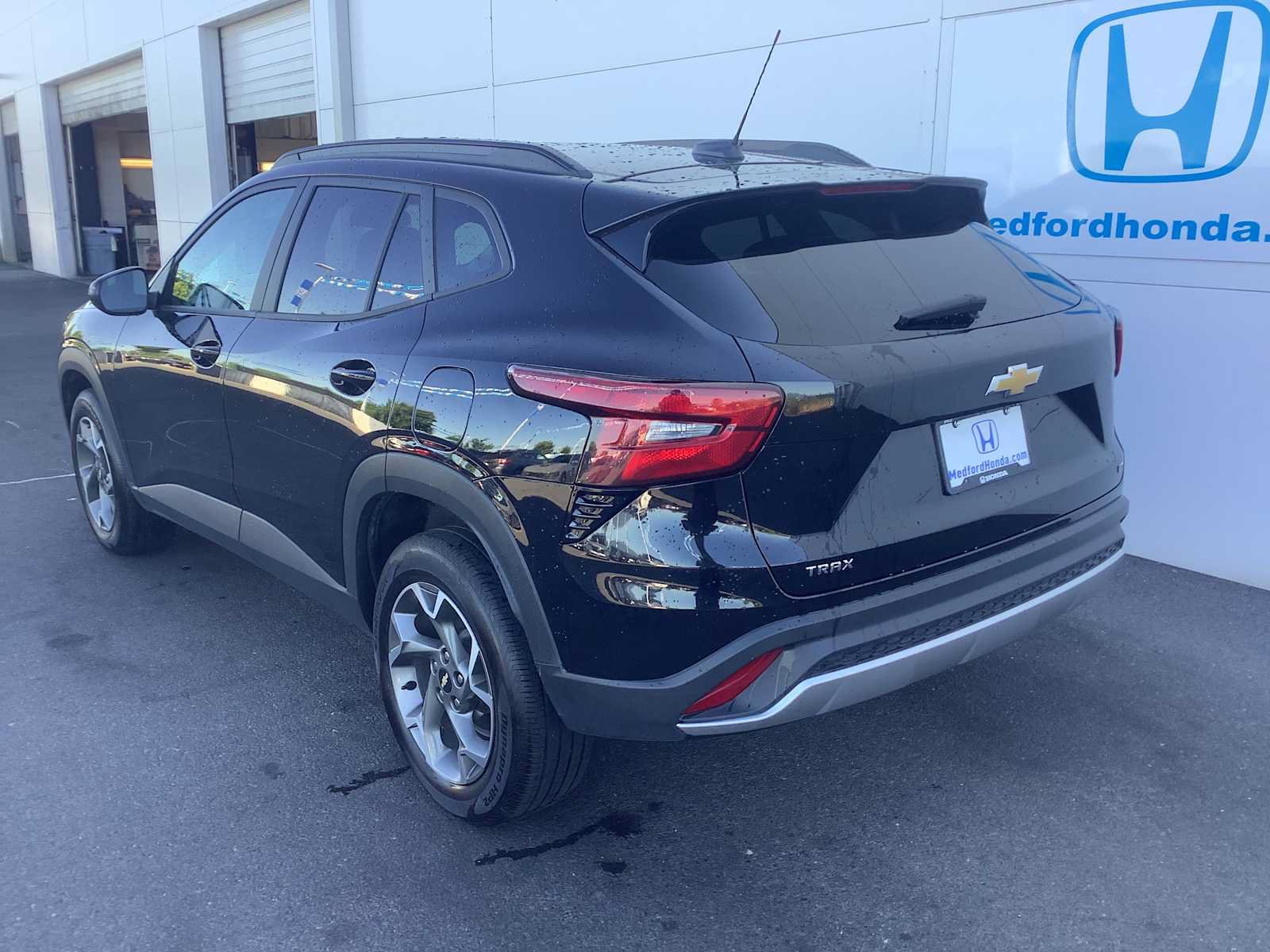 Used 2025 Chevrolet Trax LT w/ LT Convenience Package FWD image 4