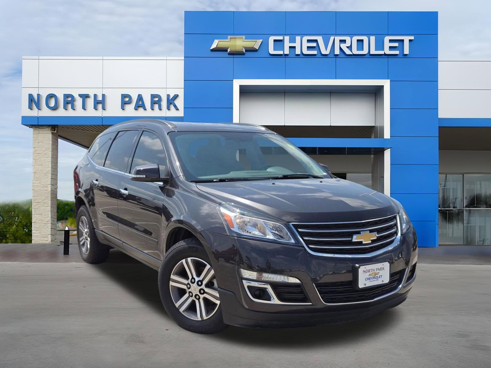 Used 2017 Chevrolet Traverse LT FWD image 1