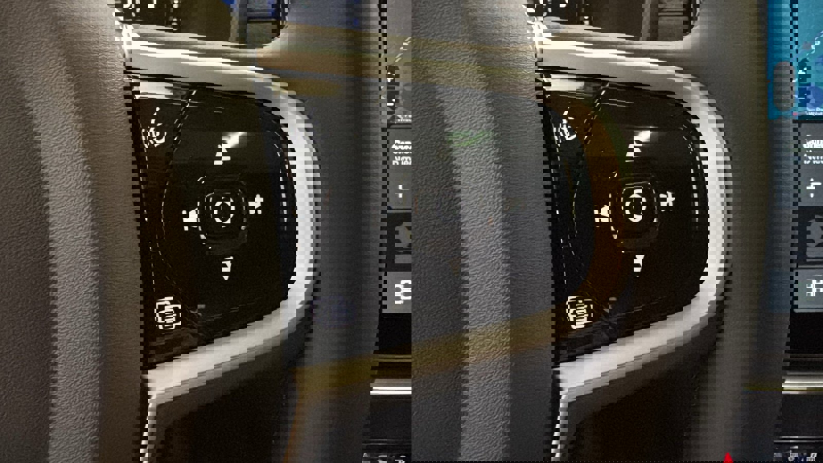 New 2026 Volvo XC90 B6 Plus w/ Protection Package Premier image 14