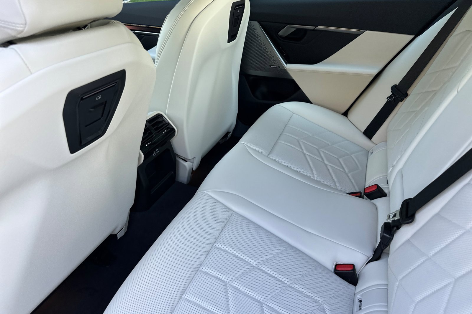 New 2026 BMW i5 eDrive40 image 9